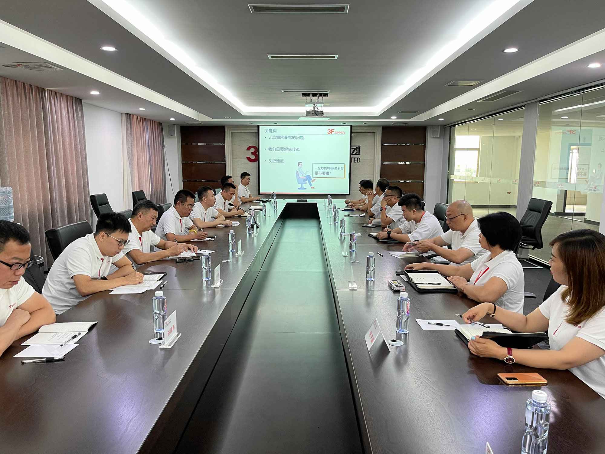 昆明传辉电竞赛事组织有限公司召开上半年总结暨下半年计划会议